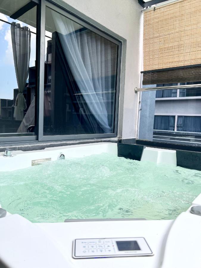 Imperio Residences Private Bathtub Or Jacuzzi By Nestcove Malacca Ngoại thất bức ảnh